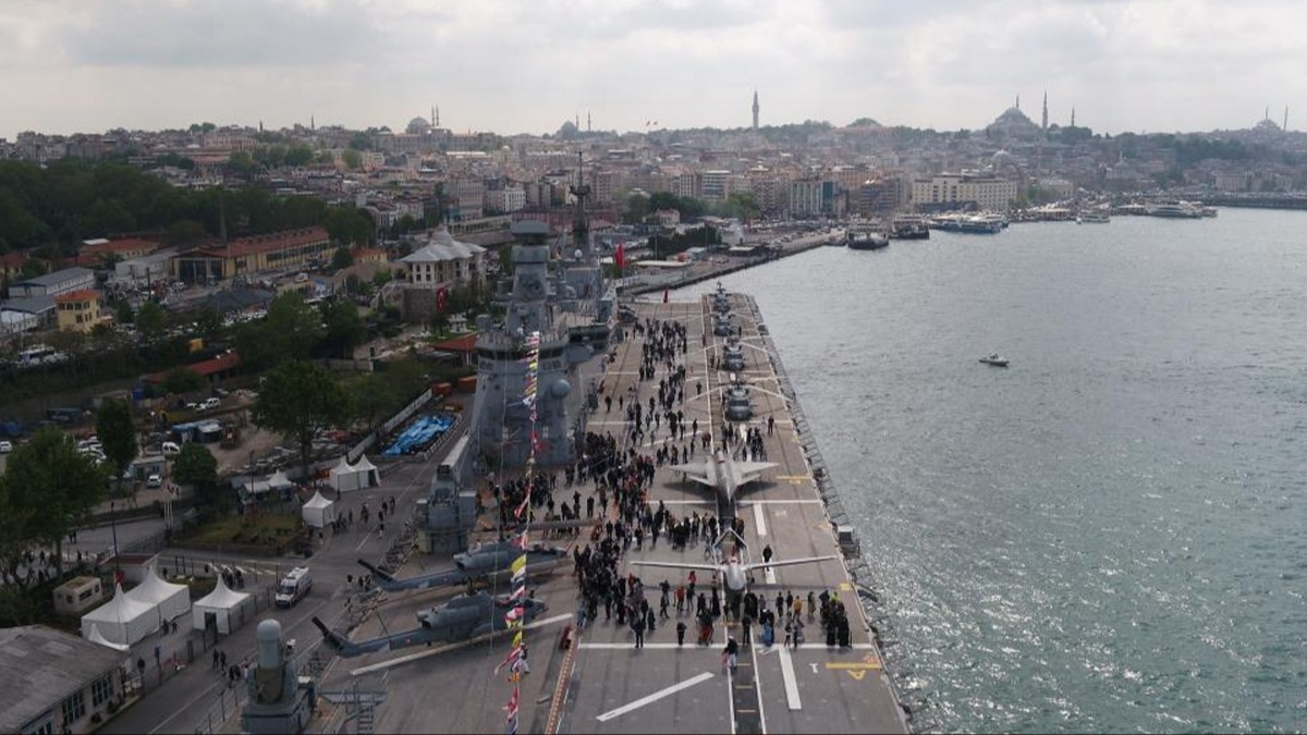 TCG Anadolu'ya youn ilgi sryor! Binlerce kii ziyaret etti
