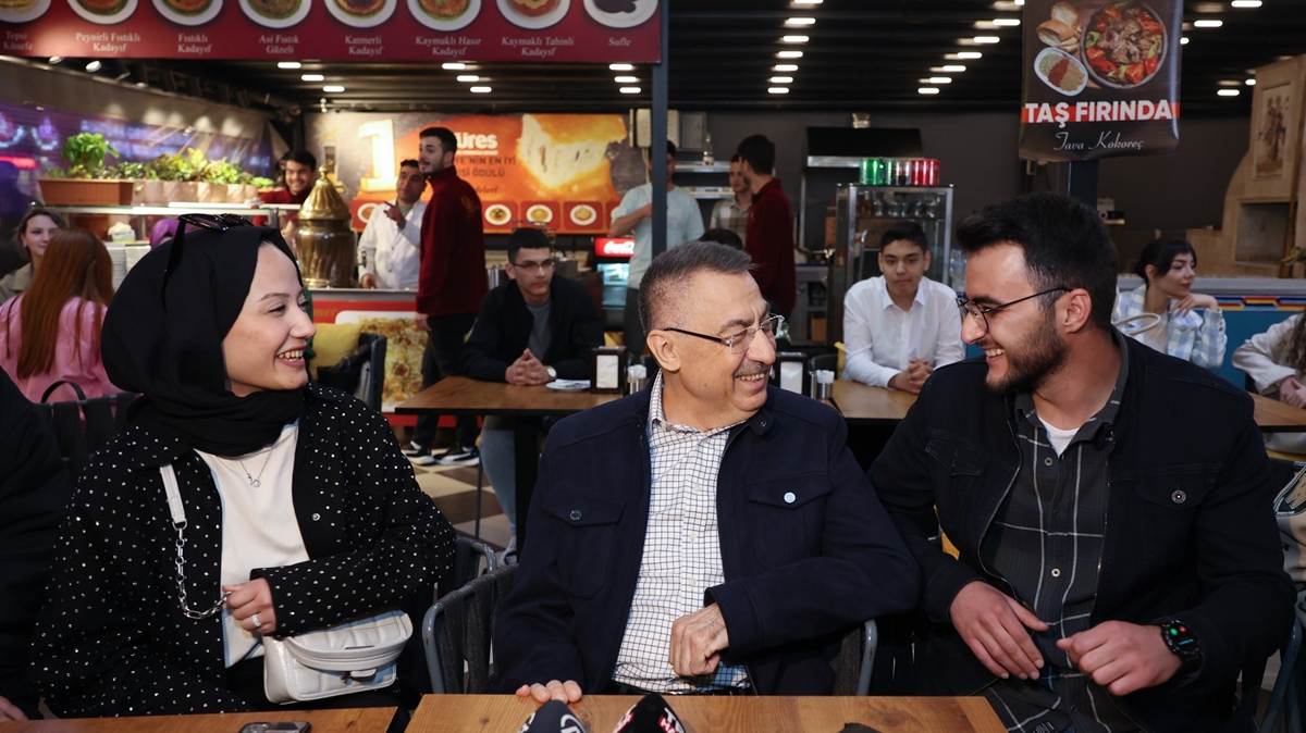 Cumhurbakan Yardmcs Oktay, genlerle kokore yedi