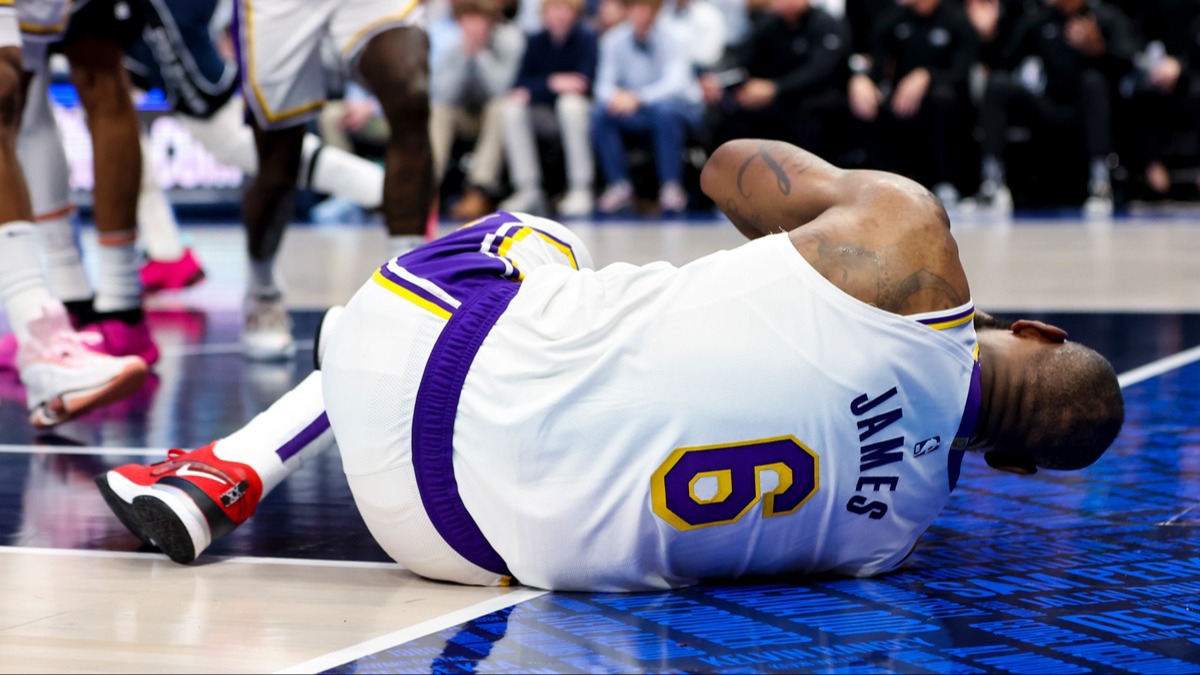''LeBron James, paly-offlarda sakat oynad''
