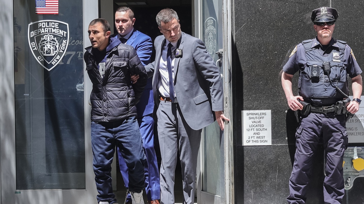 New York'taki Türkevi'ne saldıran zanlı mahkemeye götürüldü