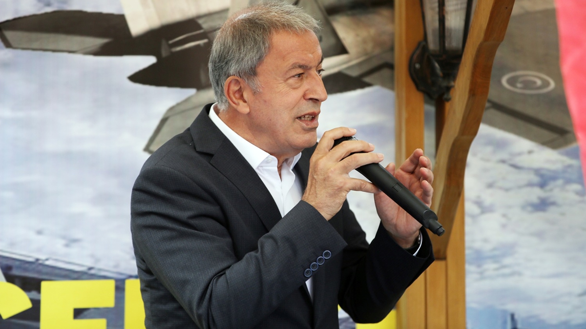 Bakan Akar'dan Sleyman ah Trbesi aklamas