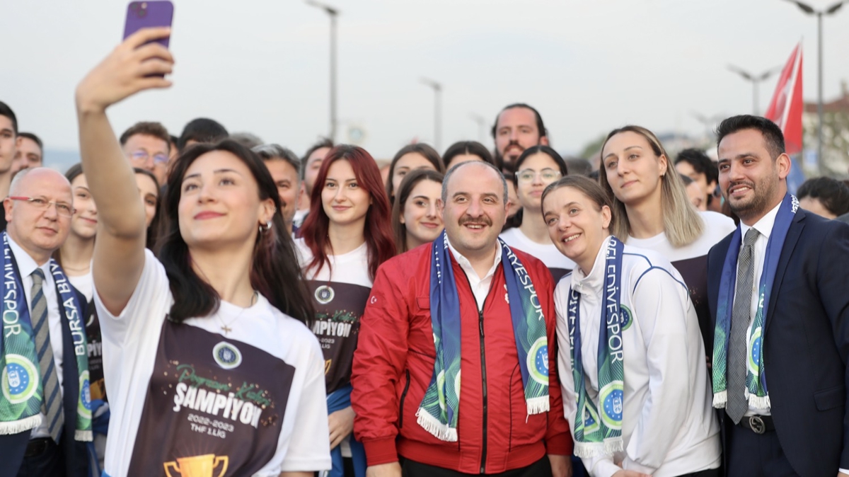 Bakan Varank, “Poyrazın Kızları”nın kutlama programına katıldı