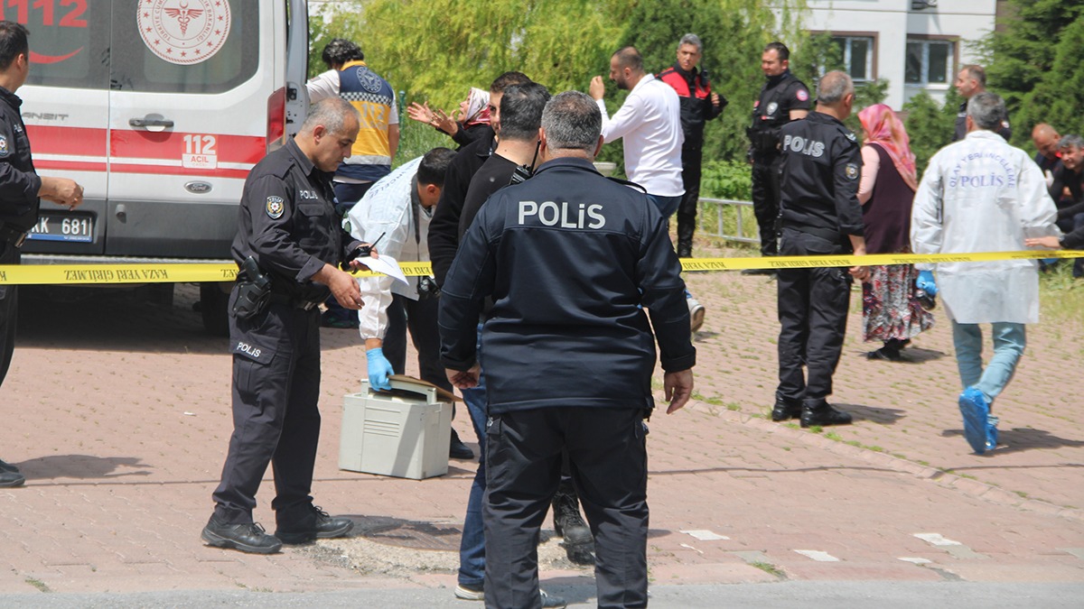 ok ac olay! ocuunu kurtarmak isteyen anne, kucandaki ocuu ile 13. kattan dt: 3 l