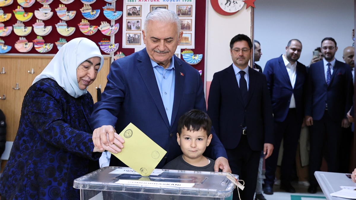 AK Parti Genel Bakanvekili Yldrm:  Seimlerin lkemize hayrl olmasn diliyorum