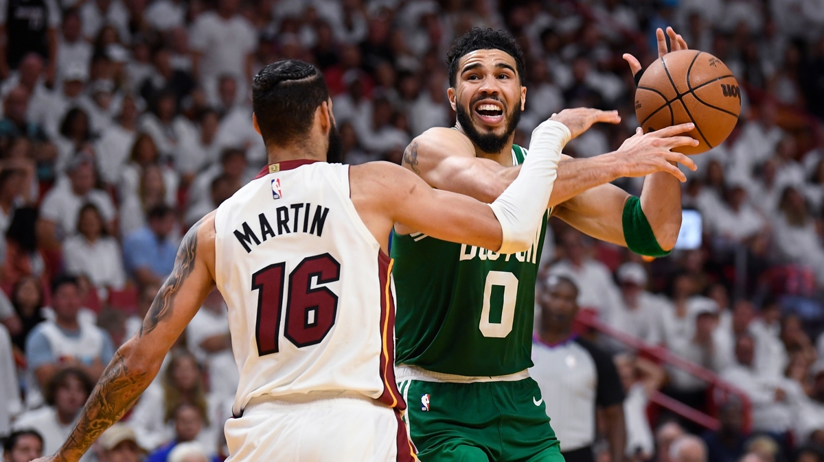 Boston Celtis, Miami Heat karsnda 3-0'dan geri geldi