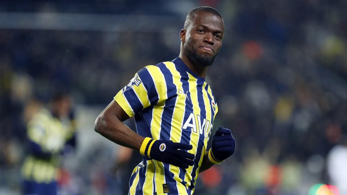 Enner Valencia dnya yldzlar ile yaryor