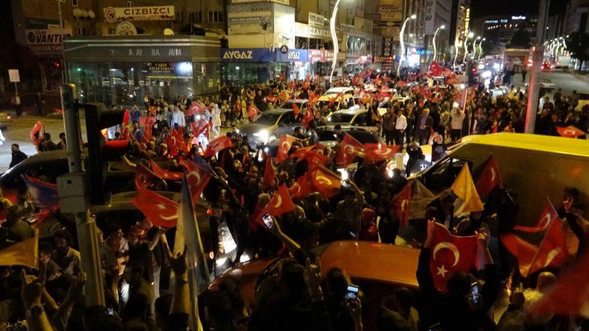 Kılıçdaroğlu'na sloganlı uğurlama: Bay Bay Kemal
