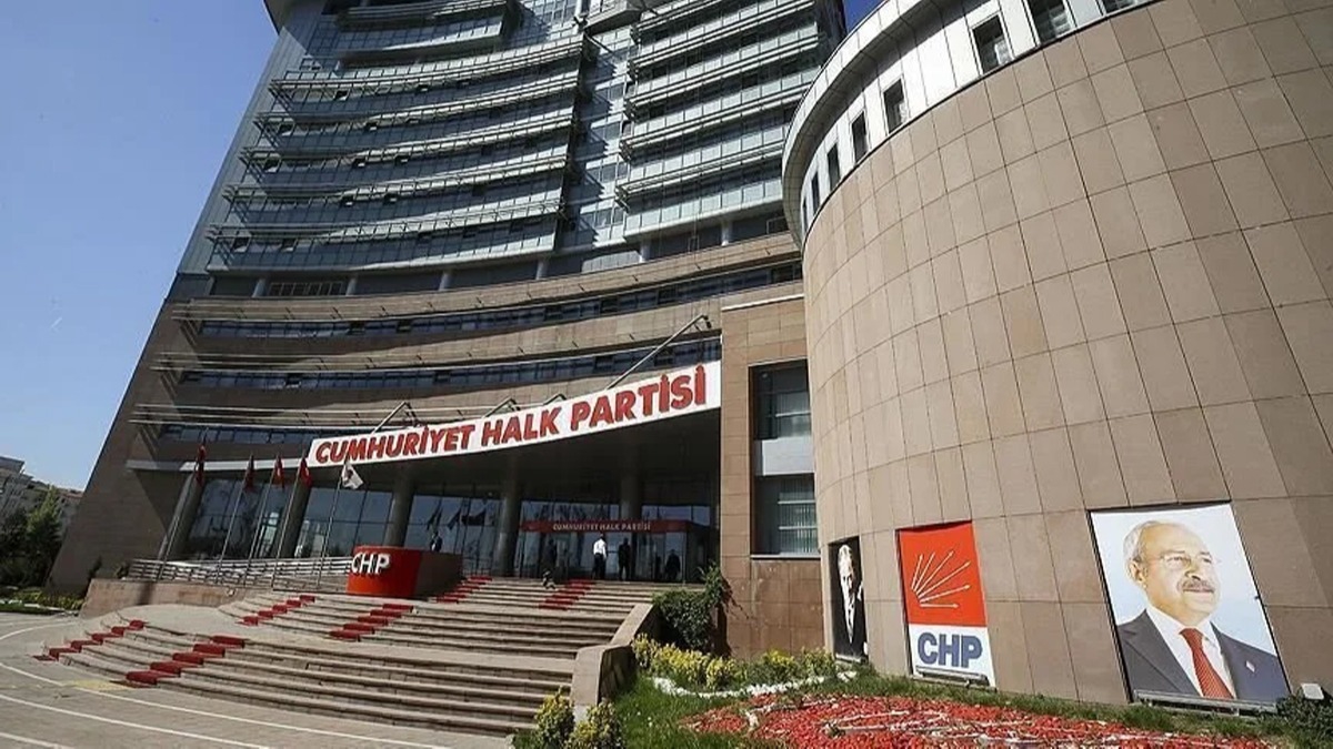 CHP Genel Merkezi nnde istifa sesleri! Kldarolu'nu protesto ettiler