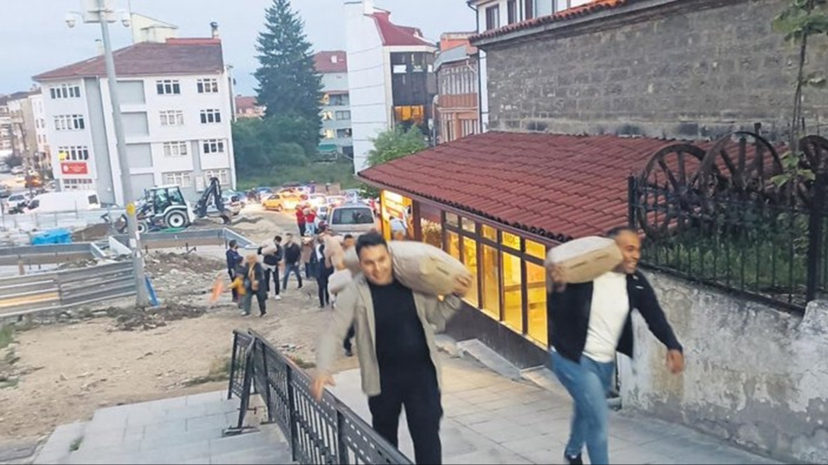 Seim zaferi sonras belediyenin nne braktlar: Szn tut Tanju zcan