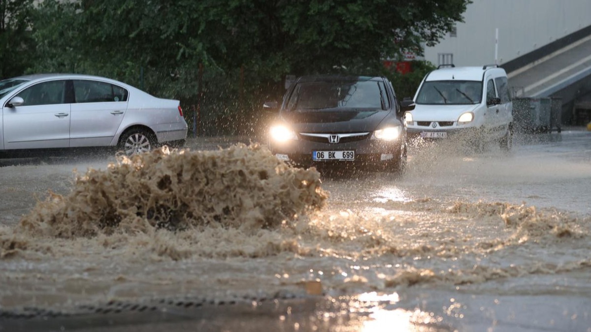 Ankara'da iddetli ya sonras yol kt