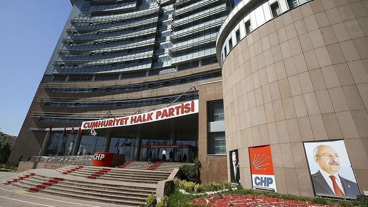 CHP'de kazan kaynyor! Kldarolu koltuu korumak iin MYK'y kurban ediyor