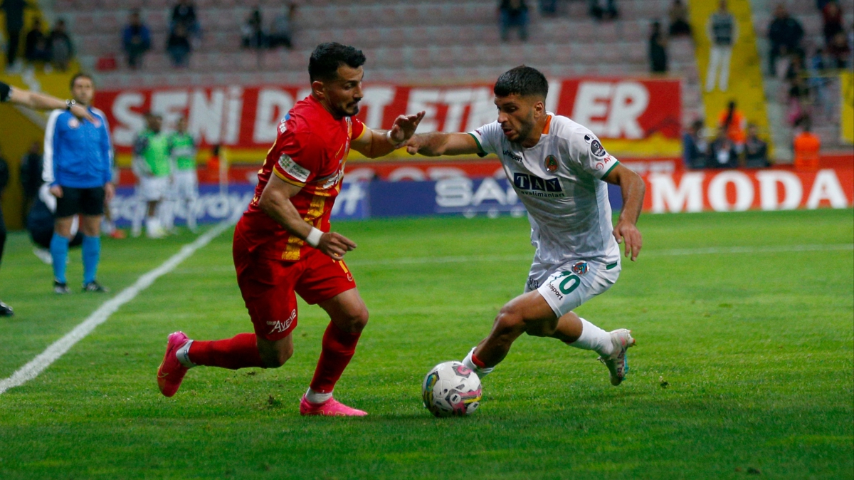 Emrah Basan sezonu kapatt
