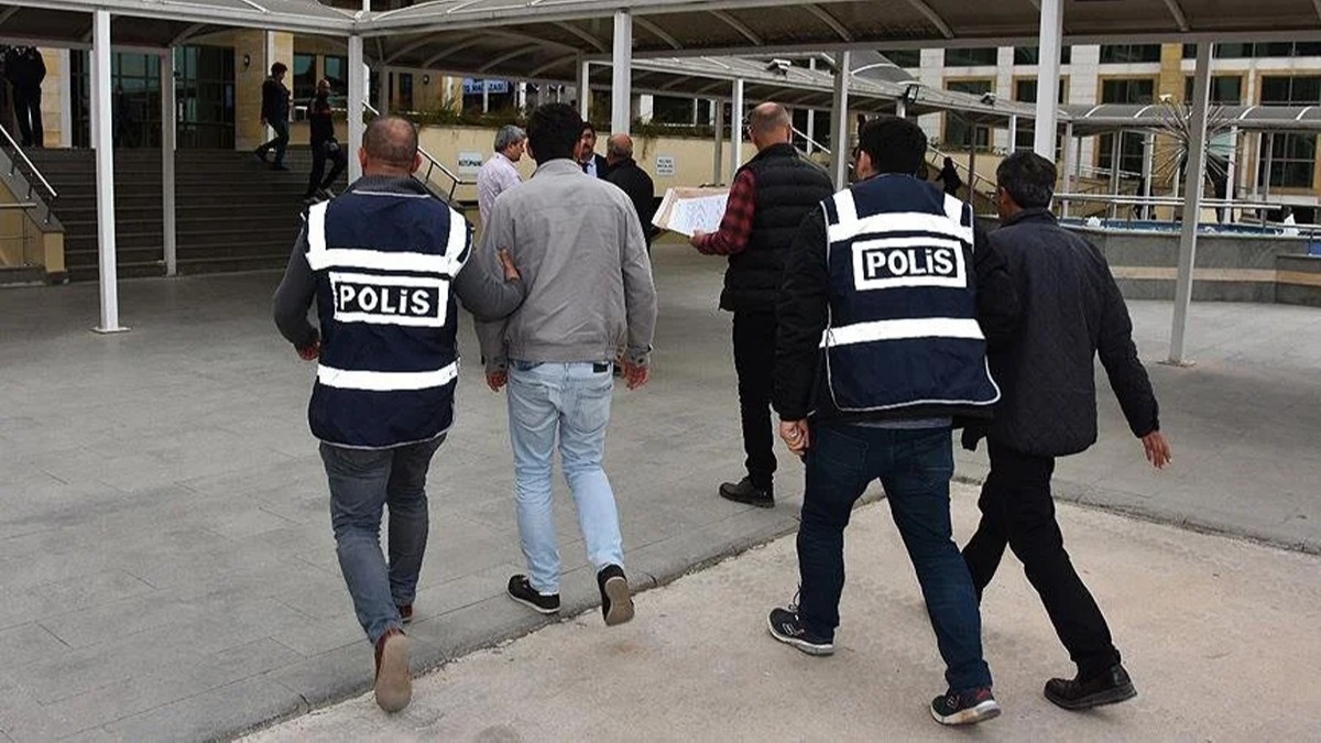 stanbul'da kaak durumda bulunan 25 hkmlye operasyon