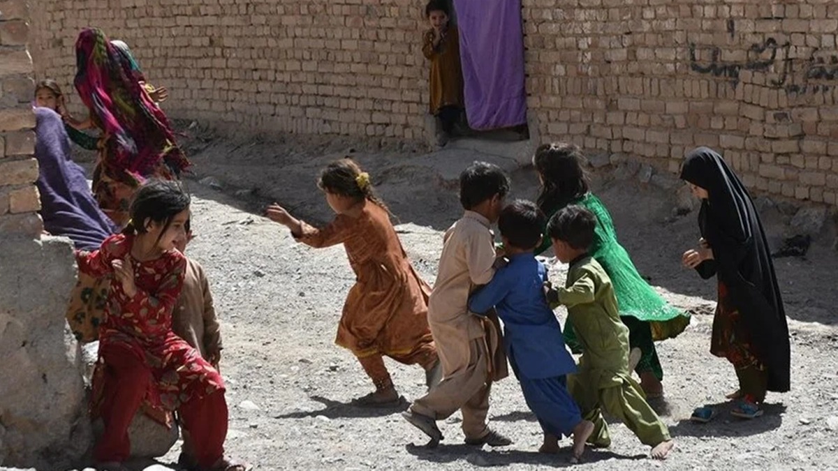 Pakistan'da a yapan salk ekibine silahl saldr! 1 l