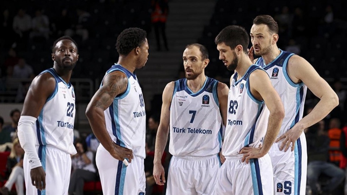 Trk Telekom eyrek final son manda Galatasaray Nef ile karlaacak
