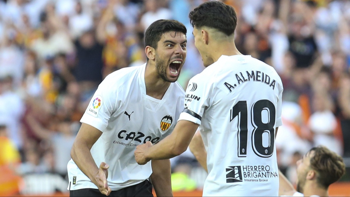 Cenk zkaar 5 milyon Euro karlnda imzay atyor
