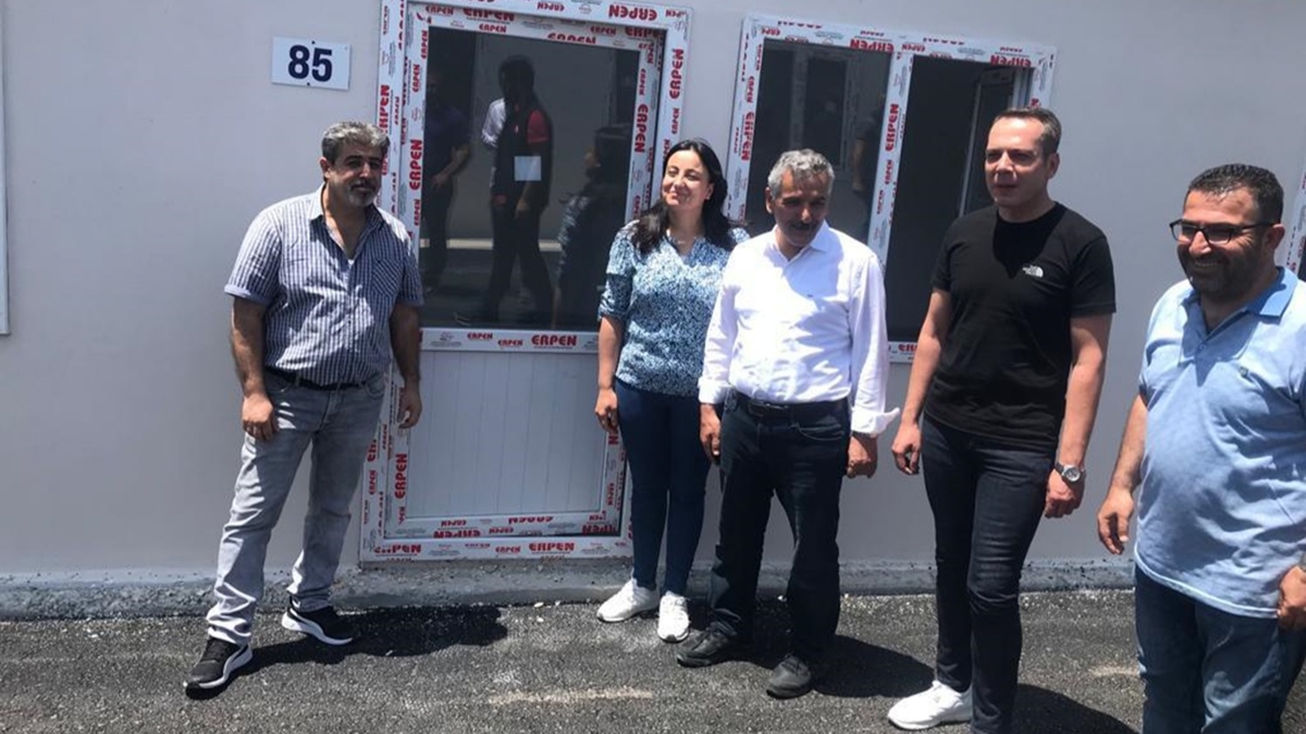 Hatay'da depremzede esnafa i yerleri teslim edildi