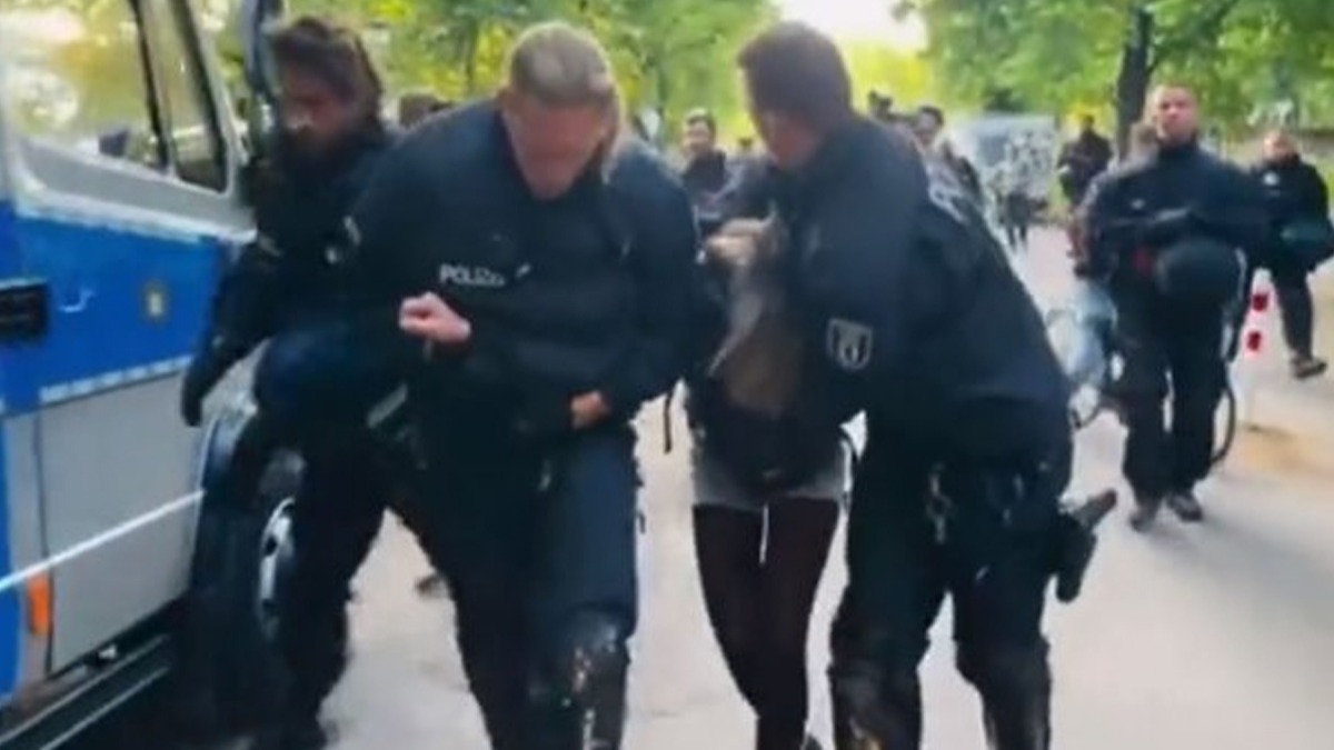 Almanya'da polise kar koyan milletvekili gzaltna alnd