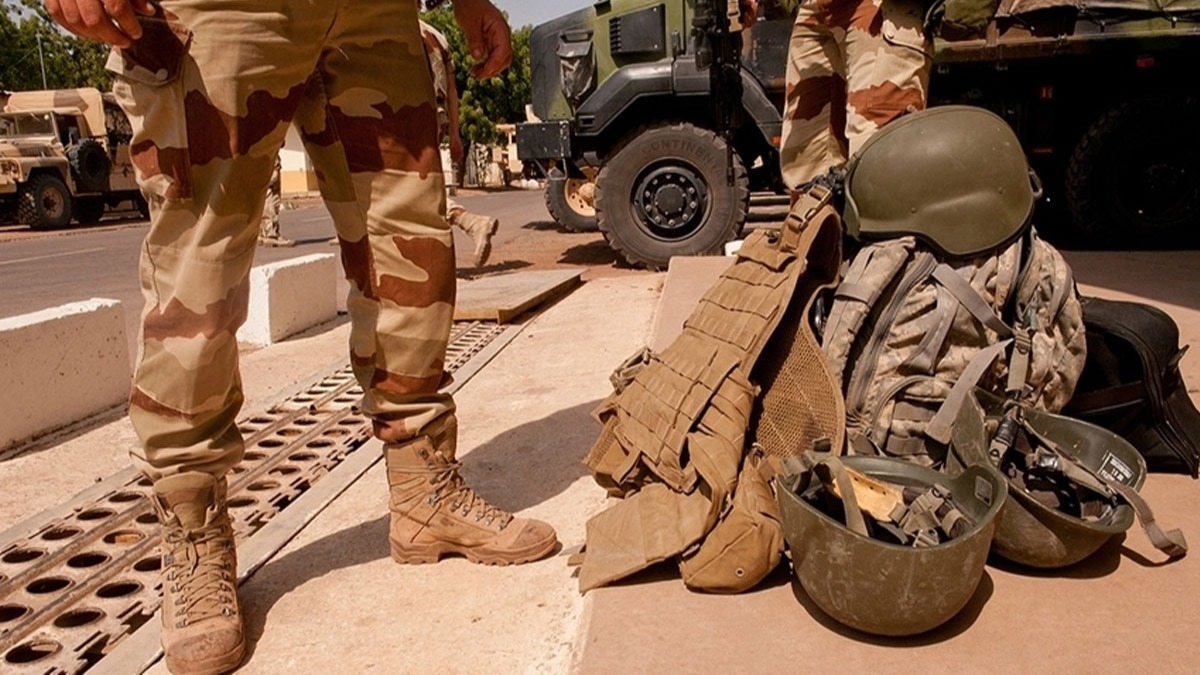 Libya'da sokaa kma yasa ilan edildi
