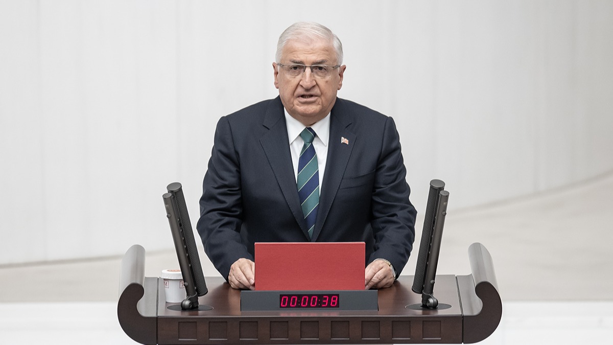 Bakan Gler, ngiltereli mevkida Wallace ile grt 
