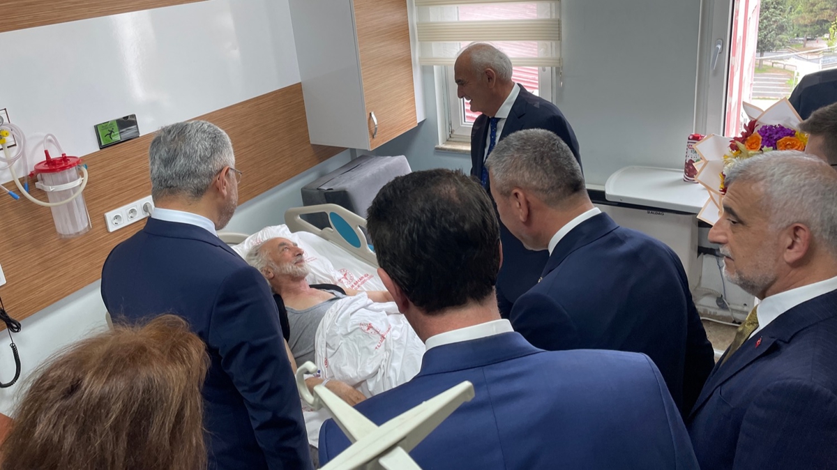 AK Parti'li Ylmaz'dan tramvay kazasnda yaralananlara ziyaret