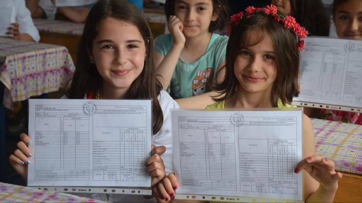 2. dönem yıl sonu karne görüşleri: 2023 İlkokul, ortaokul, lise karne görüşü örnekleri