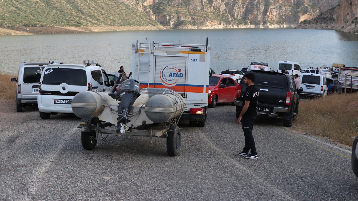 Siirt'te baraj glnde batan sandaldaki 5 kii kurtarld 