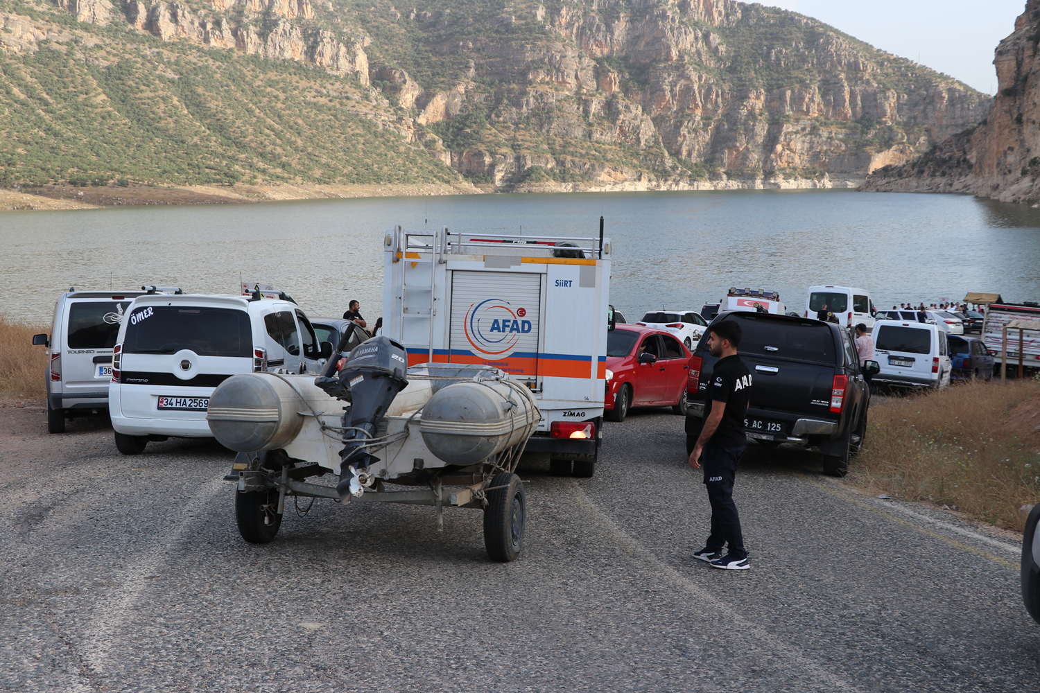 Siirt'te baraj g�l�nde batan sandaldaki 5 ki�i kurtar�ld�