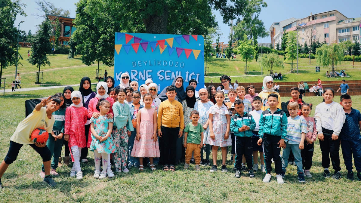 Yetim ocuklar Karne enlii'nde bulutu