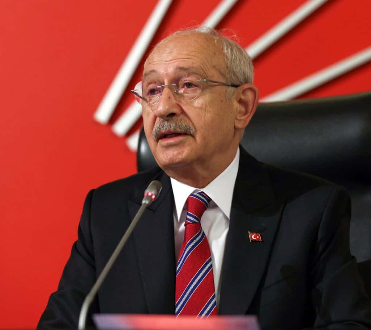 CHP'de genel ba�kanl��a bir aday daha