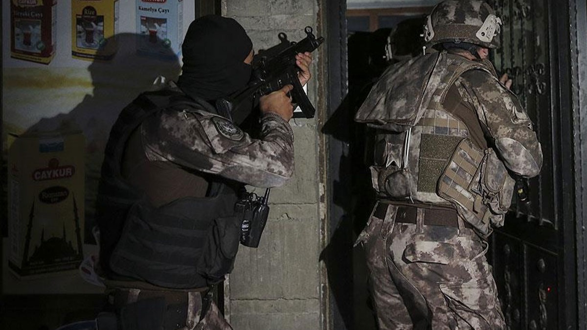 PKK ve DEA operasyonlarnda 21 pheli gzaltna alnd