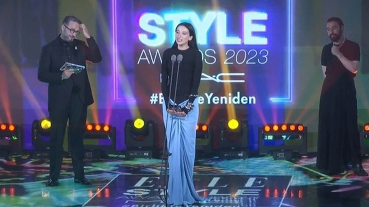 LGBT savunucusu Melike ahin'in konseri iptal edildi