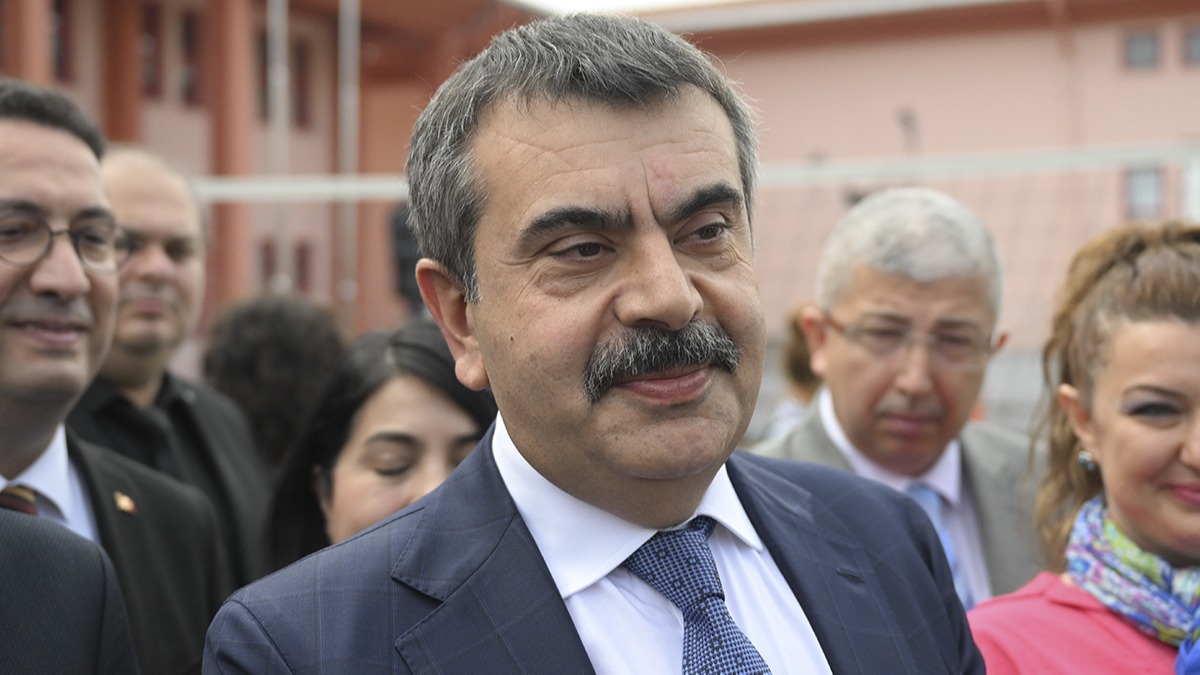 Bakan Tekin, YKS'ye girecek adaylara baarlar diledi: Allah bahtnz ak etsin