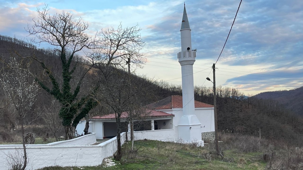 Bat Trakya'da alak saldr: Kur'an- Kerimleri paralad