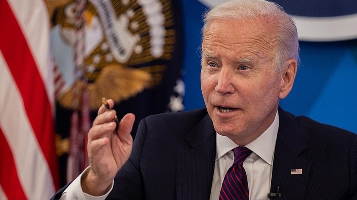 Boşlukla tokalaşan Joe Biden'dan yeni gaf! 
