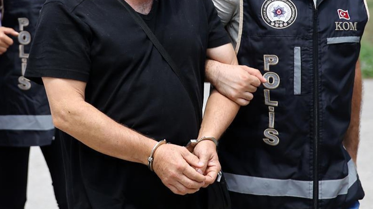 Cezaevine uyuturucu sokmaya alan avukat tutukland