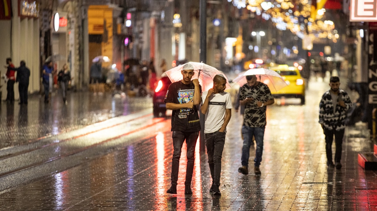 stanbul'da gk grltl saanak ya etkili oldu