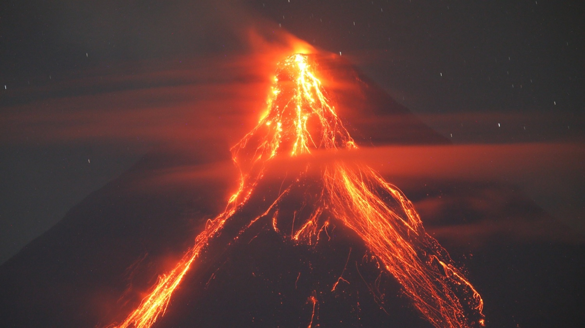 Mayon Yanarda'nn evresindeki tahliyeler devam ediyor