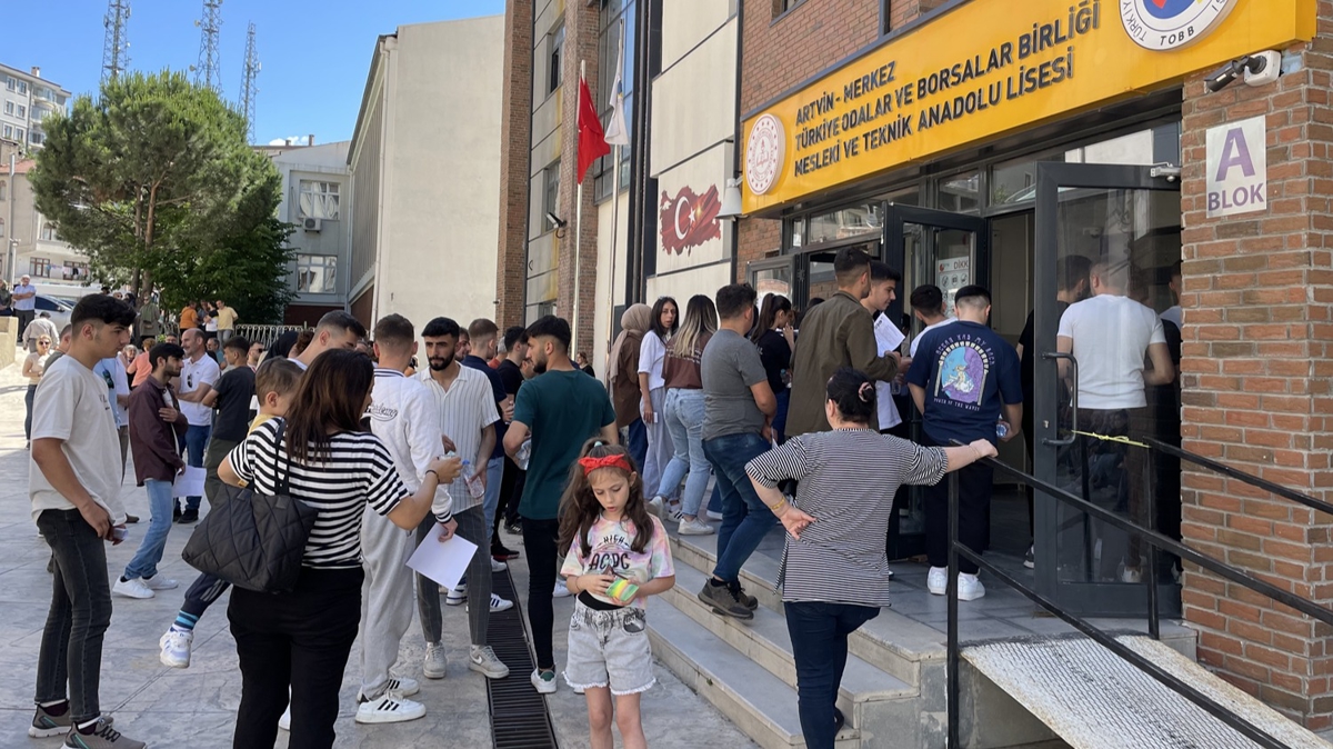 YKS'nin ilk oturumu sona erdi