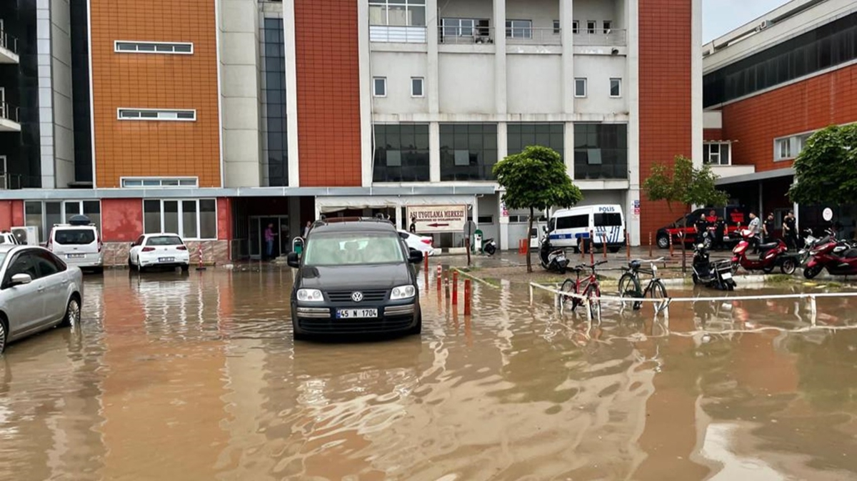 Akhisar'da hasar tespit almalar sryor