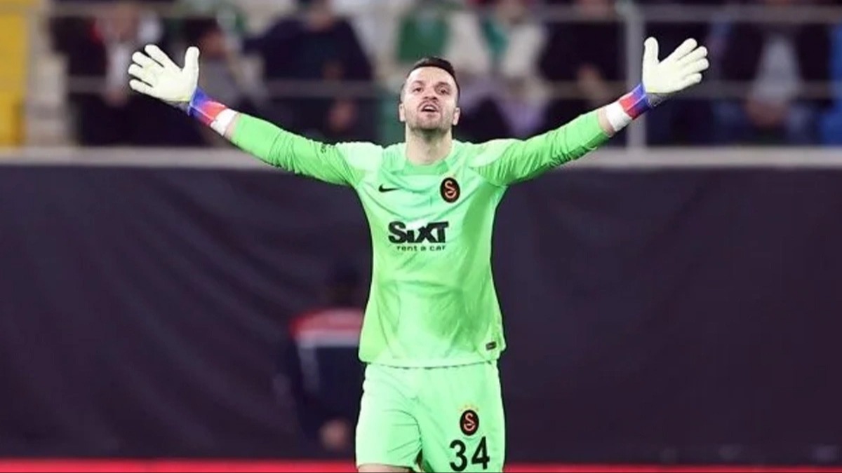 Galatasaray'dan ayrlan Okan Kocuk, Samsunspor ile anlat