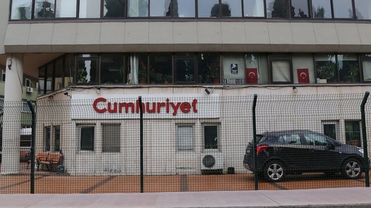 Bir istifa daha geldi: Cumhuriyet Gazetesi'ndeki rvet skandal byyor