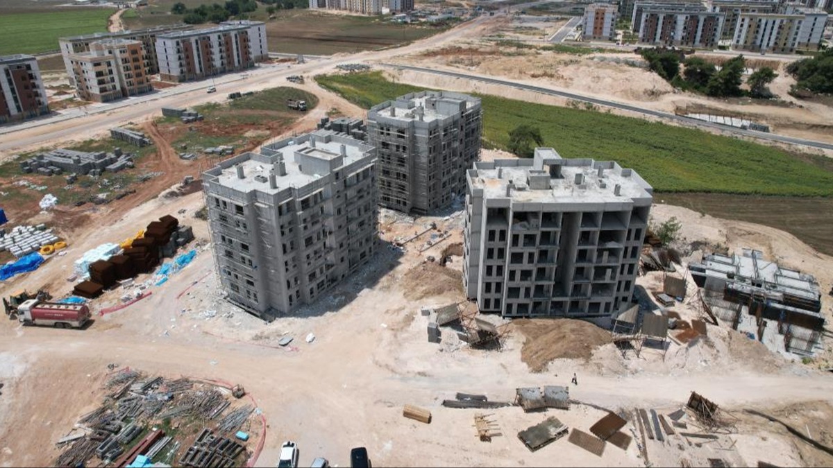 Deprem blgesinde konut yapm sryor! Bir rnek daire daha tamamland