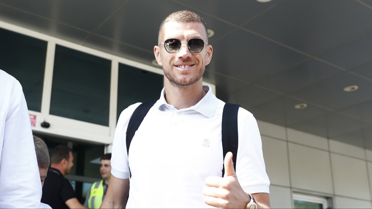 Fenerbahe Edin Dzeko'yu resmen duyurdu