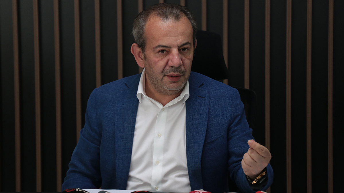 Tanju �zcan: FET�'c�ler CHP genel merkezinde cirit at�yor