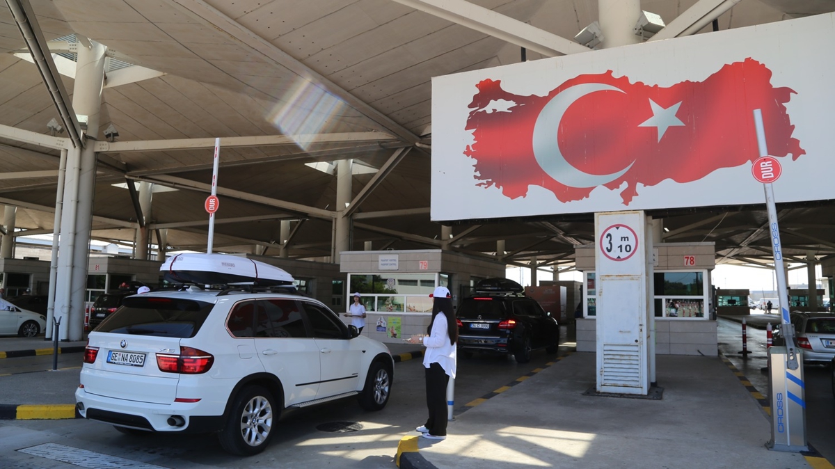 Gurbetilerin Trkiye'ye girileri sryor