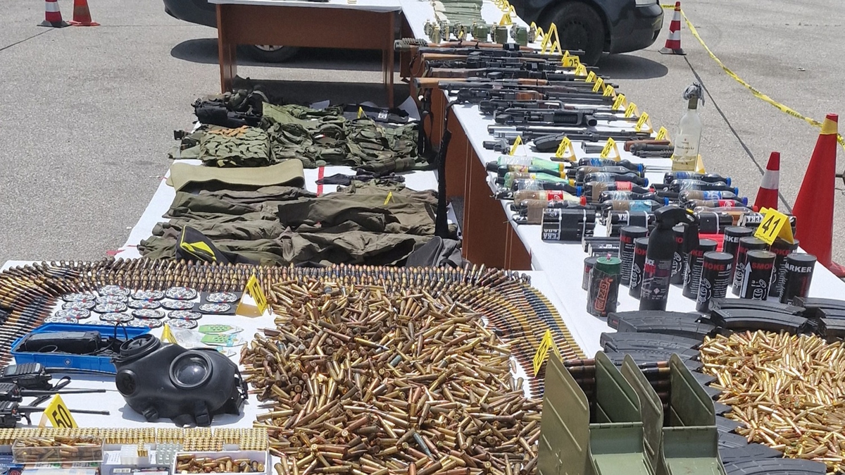 Kosova'da ok sayda silah ve mhimmat ele geirildi