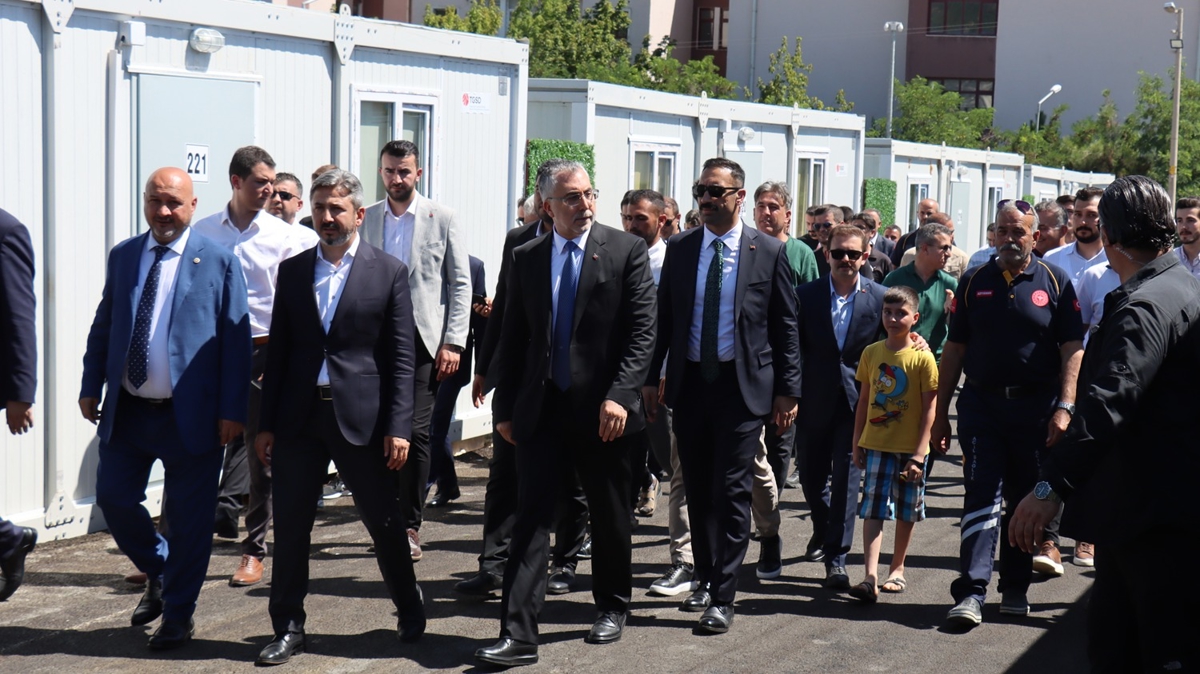 alma ve Sosyal Gvenlik Bakan Ikhan, Adyaman'da ziyaretlerde bulundu