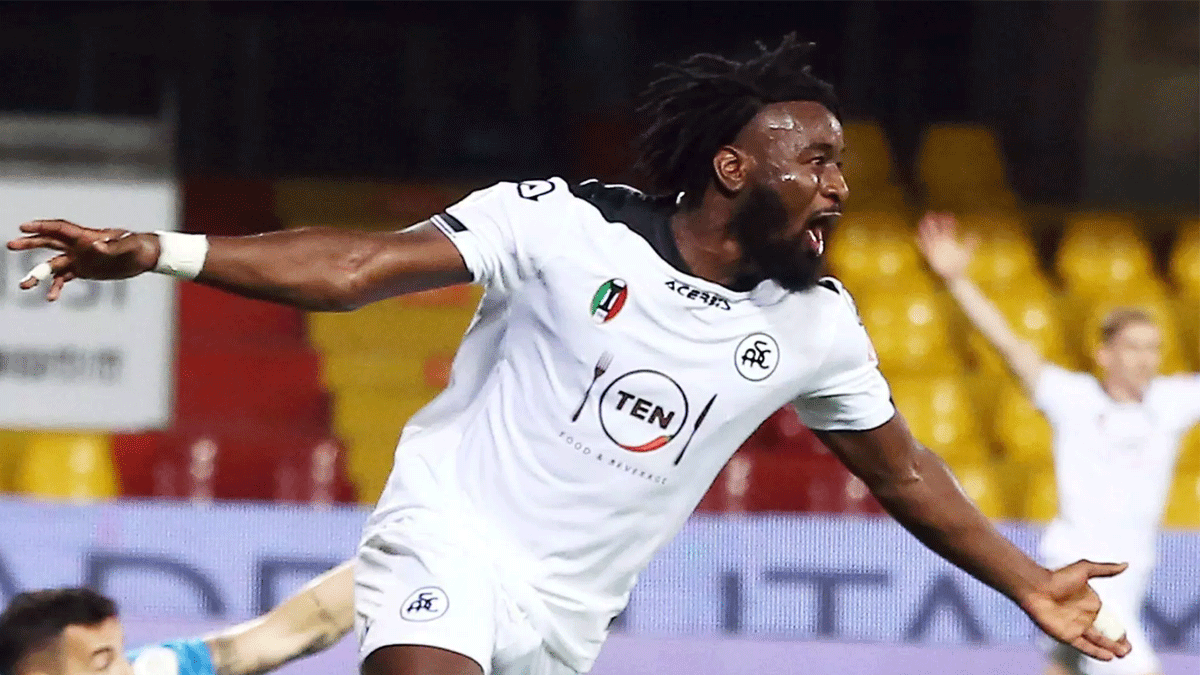 Galatasaray'n yeni forveti talya'dan M'Bala Nzola 