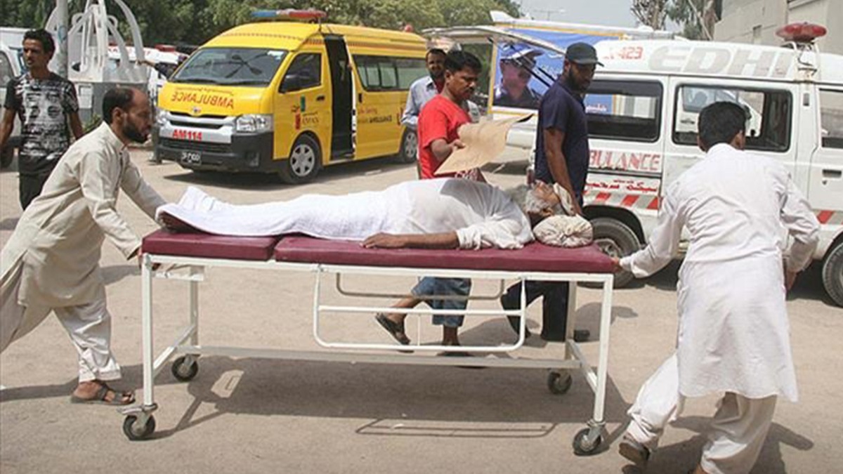 Pakistan'da klimas almayan hastanede 4 hasta ar scak nedeniyle ld